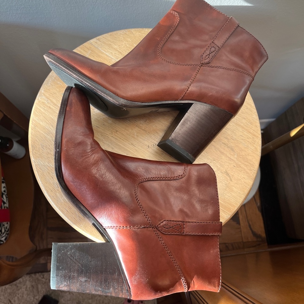 Frye Myra bootie - redwood size 9